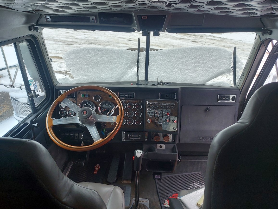 1995 Kenworth W900L - Interior.jpg