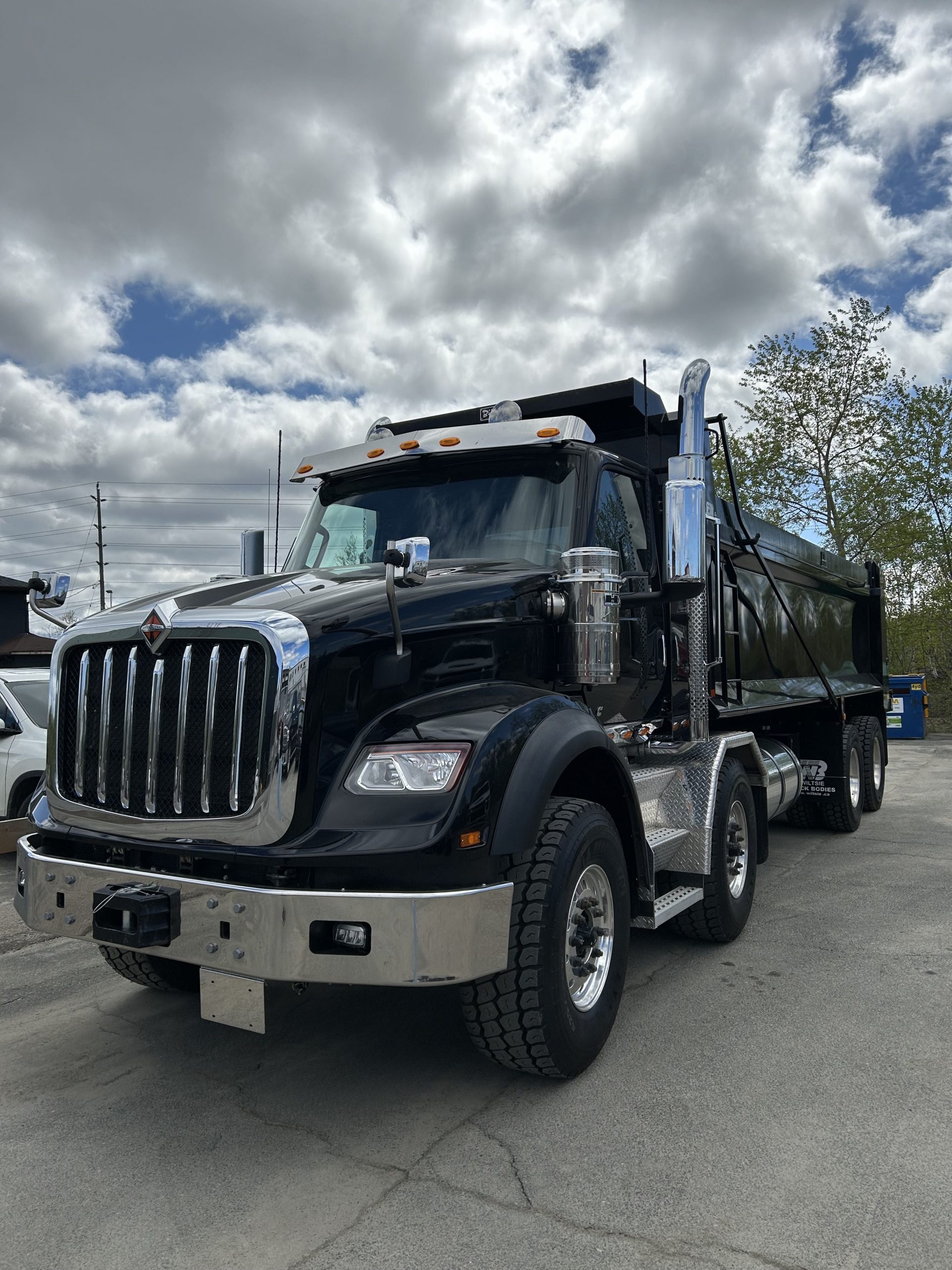 2023 International hx620 Twin steer with bibeau steel - Font.jpeg