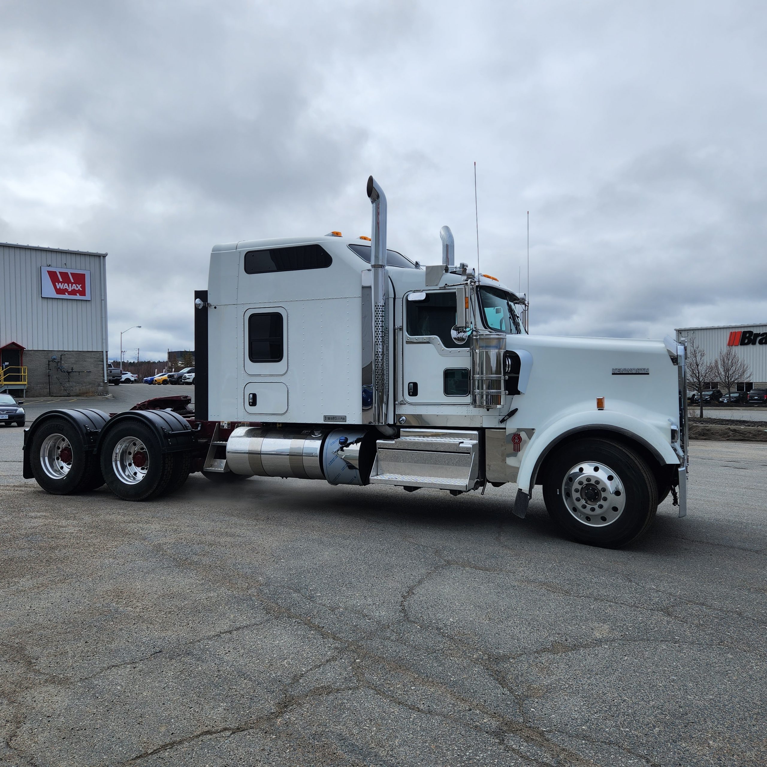 2024 Kenworth W900L Studio I2962 Eagle Equipment