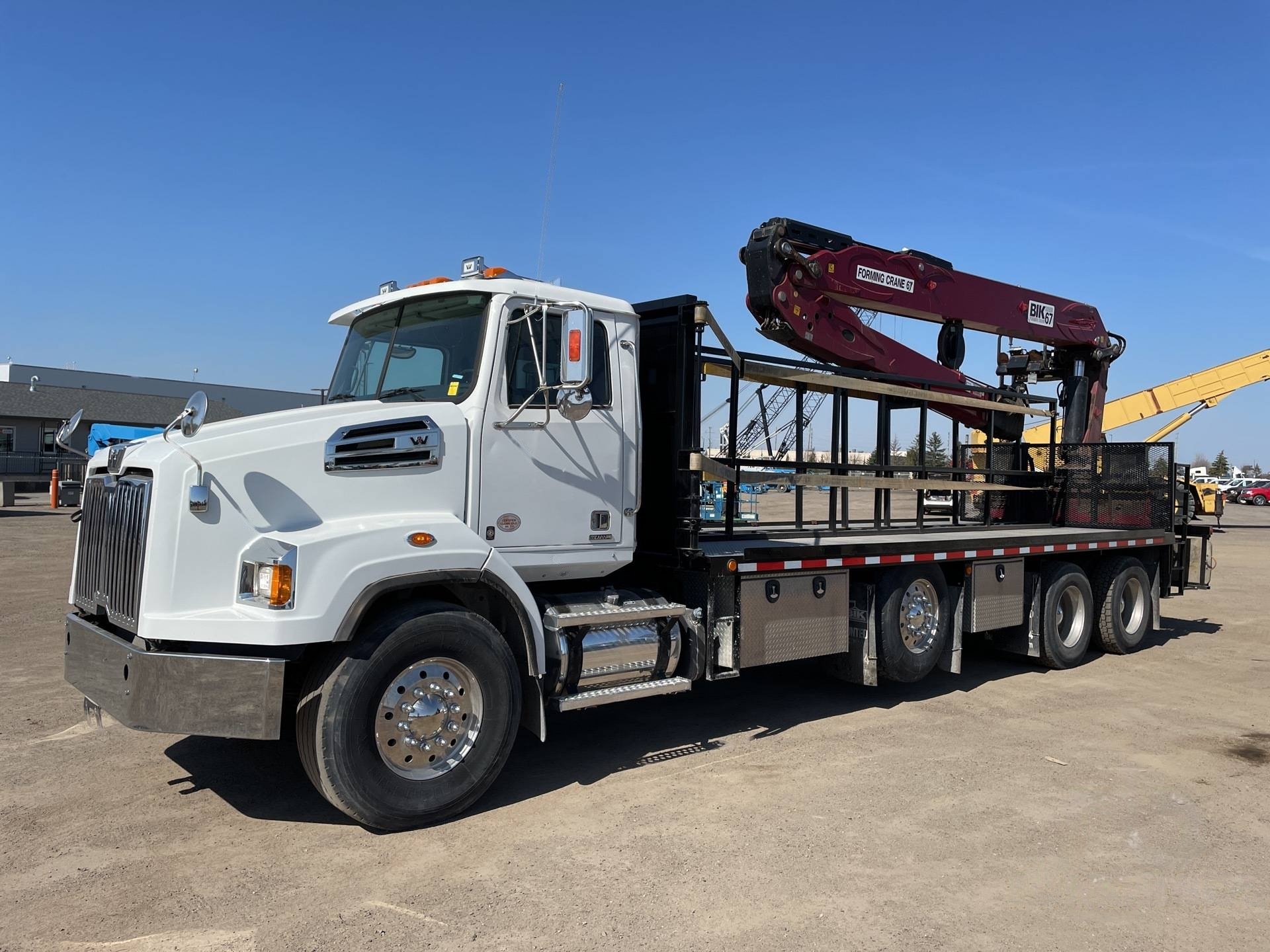 2019 WS 4700 sb cc with steerling lift deck boom - Front (2).jpeg