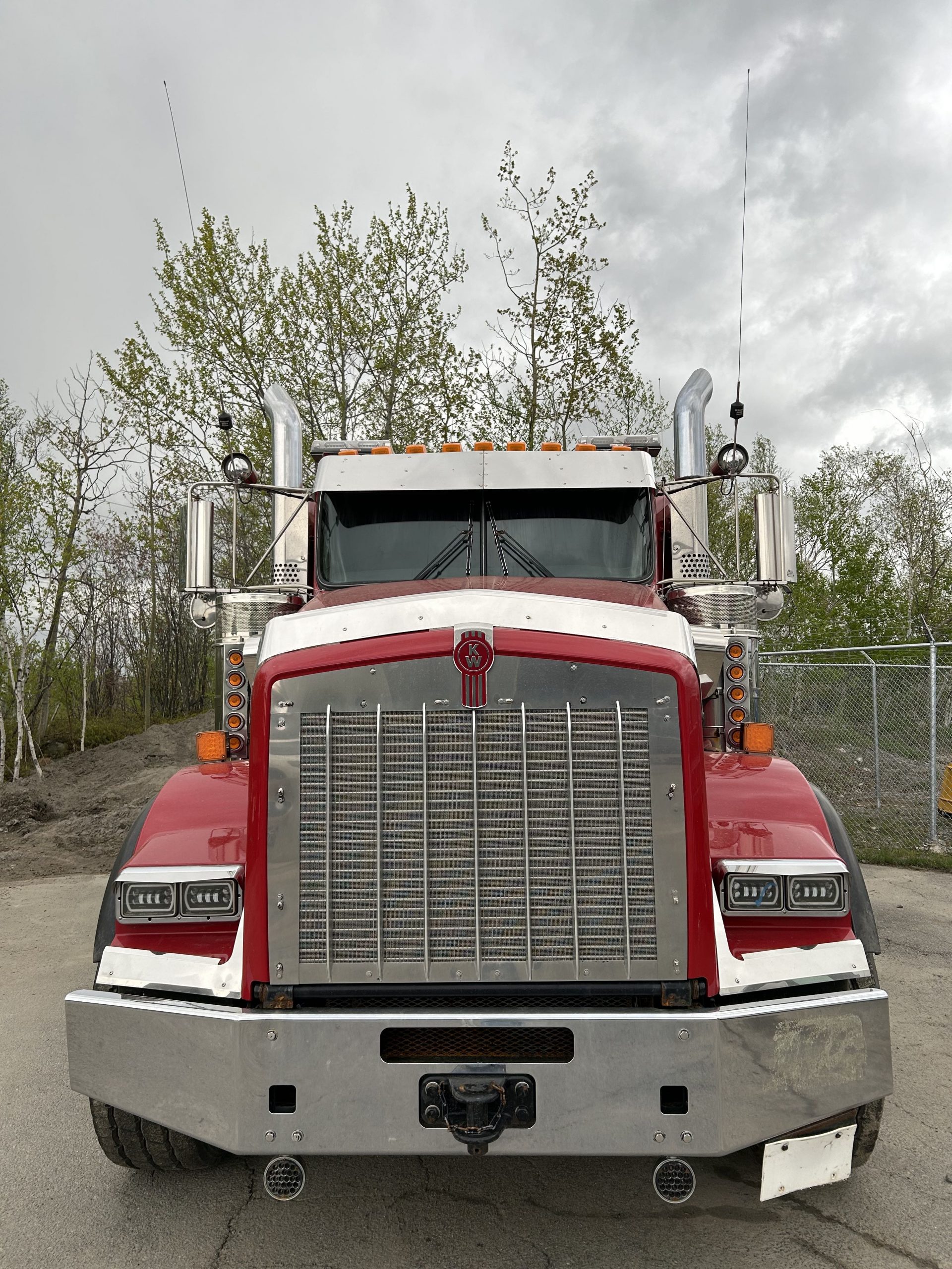 2021 Kenworth - Exterior Front View .jpeg