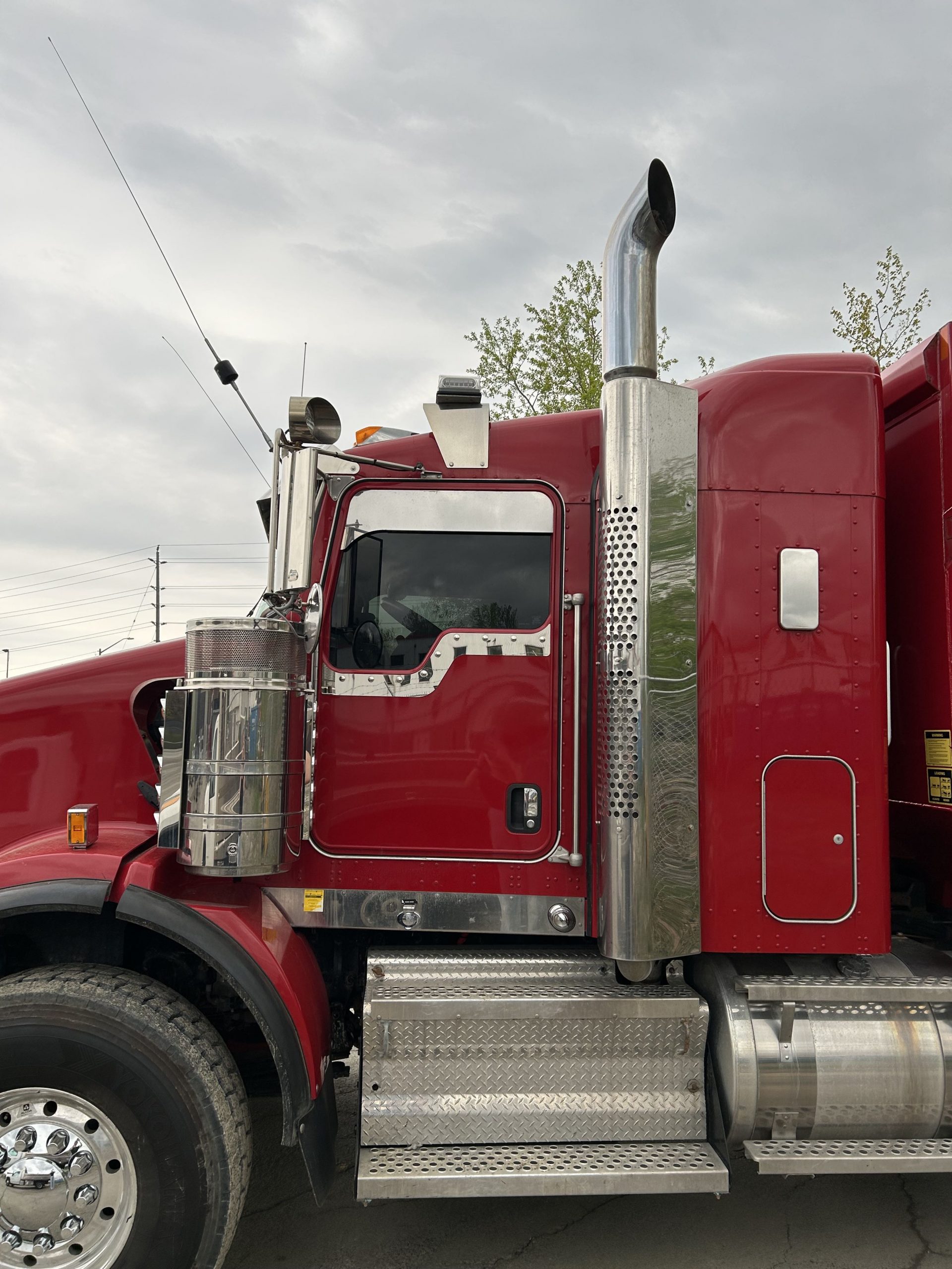 2021 Kenworth - Exterior Side View.jpeg