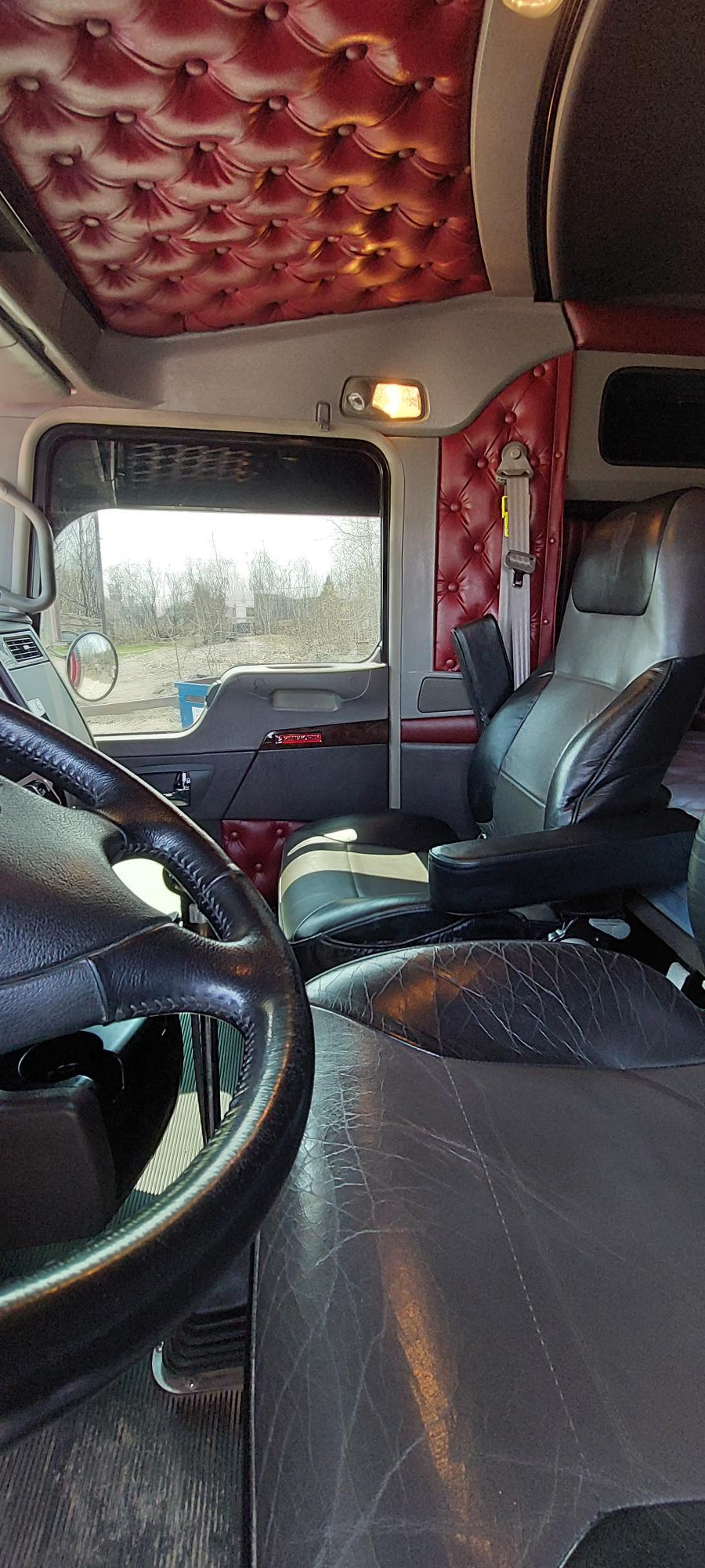 2021 Kenworth - Interior Front Seat .jpg