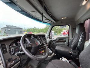 2019 Kenworth T880 - Interior Cab View.jpeg