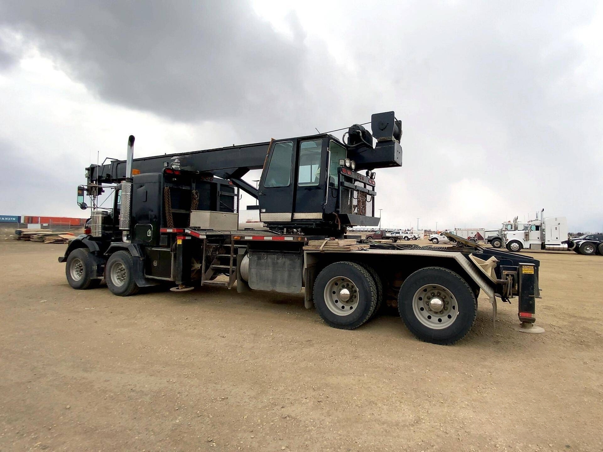 2005 Kenworth T800 Boom - Side View 2 .jpg