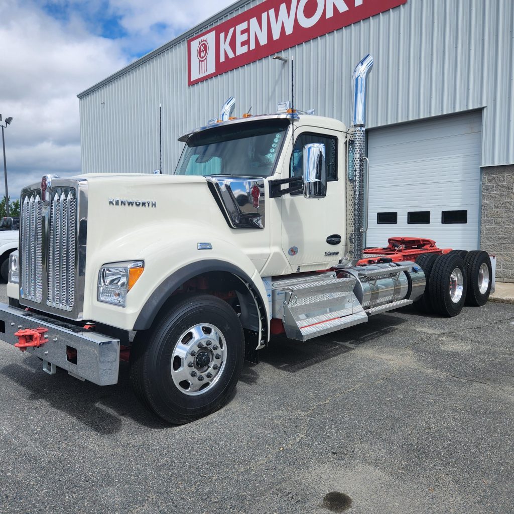 2024 Kenworth W990 (Day Cab) I3057 Eagle Equipment