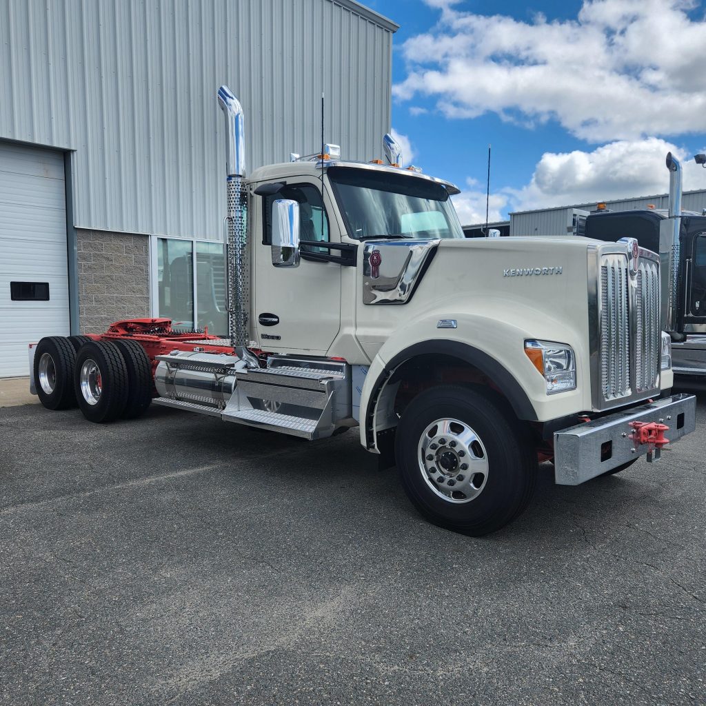 2024 Kenworth W990 (Day Cab) I3057 Eagle Equipment