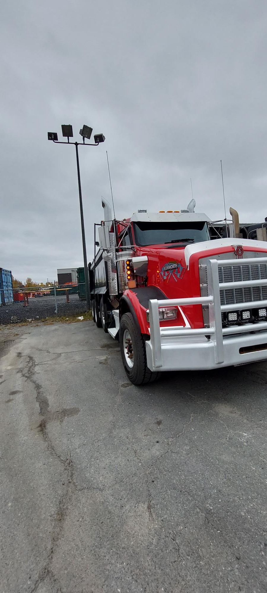 2020 Kenworth T800 Tri-Axle Dump Truck - Front Passenger.jpg