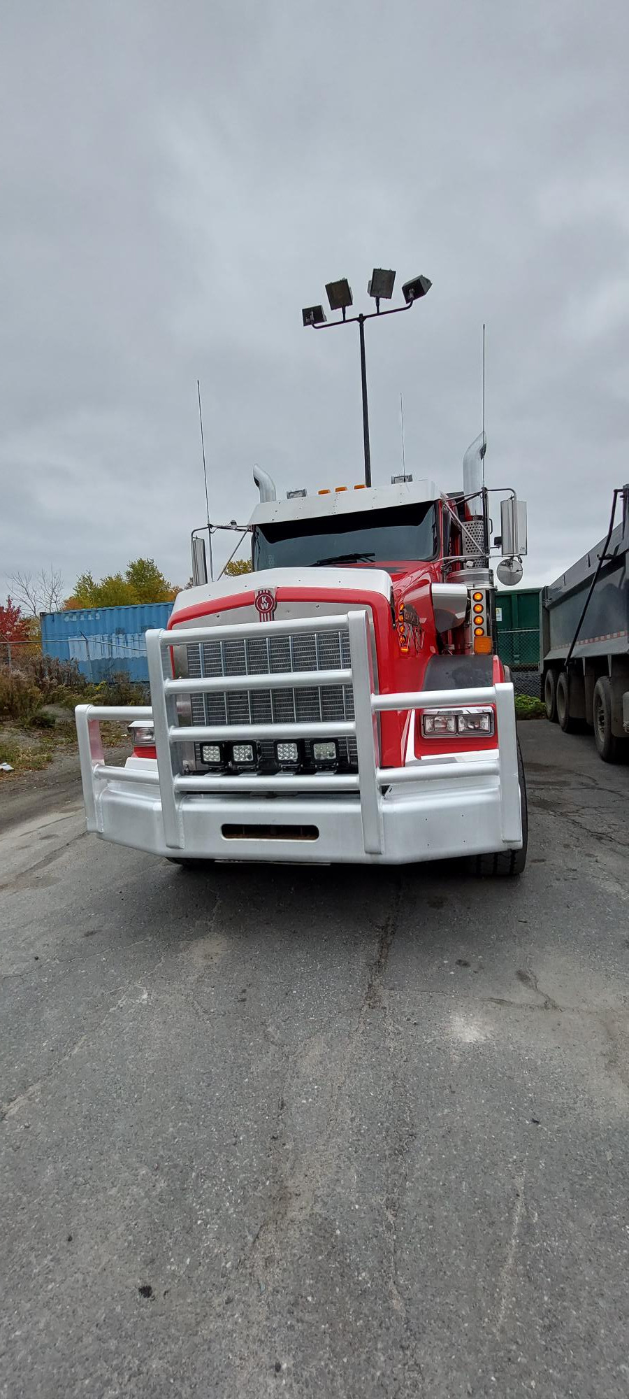 2020 Kenworth T800 Tri-Axle Dump Truck - Front.jpg