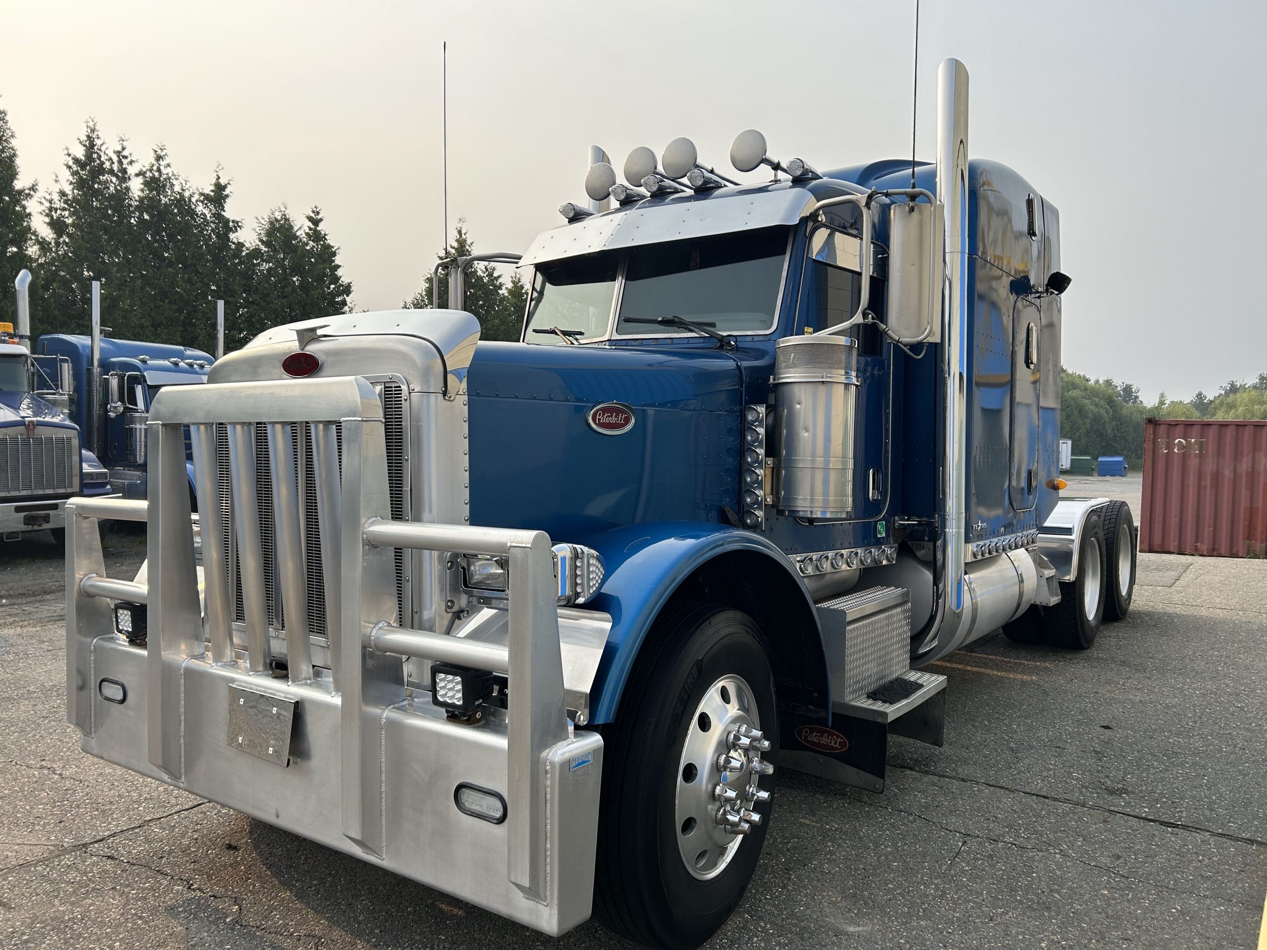 2006 Peterbilt 379 - Driver Side View.jpeg