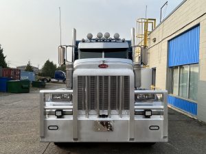 2006 Peterbilt 379 - Front View.jpeg