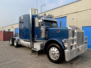 2006 Peterbilt 379 - Passenger Side View.jpeg