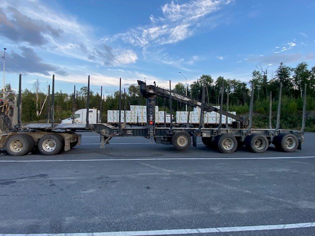 2016 Manac 4 Axle Log Trailer with 2021 Serco 7500 Loader.jpg