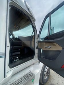 2016 PETERBILT 587 TRUCK - I-3162 - Passenger Door.jpg