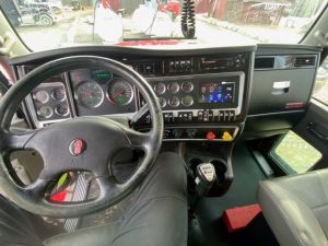 2018 Kenworth T800 Heavy Spec Truck - 3WKDDP9X7JF995041 - Driver Seat 2.jpg