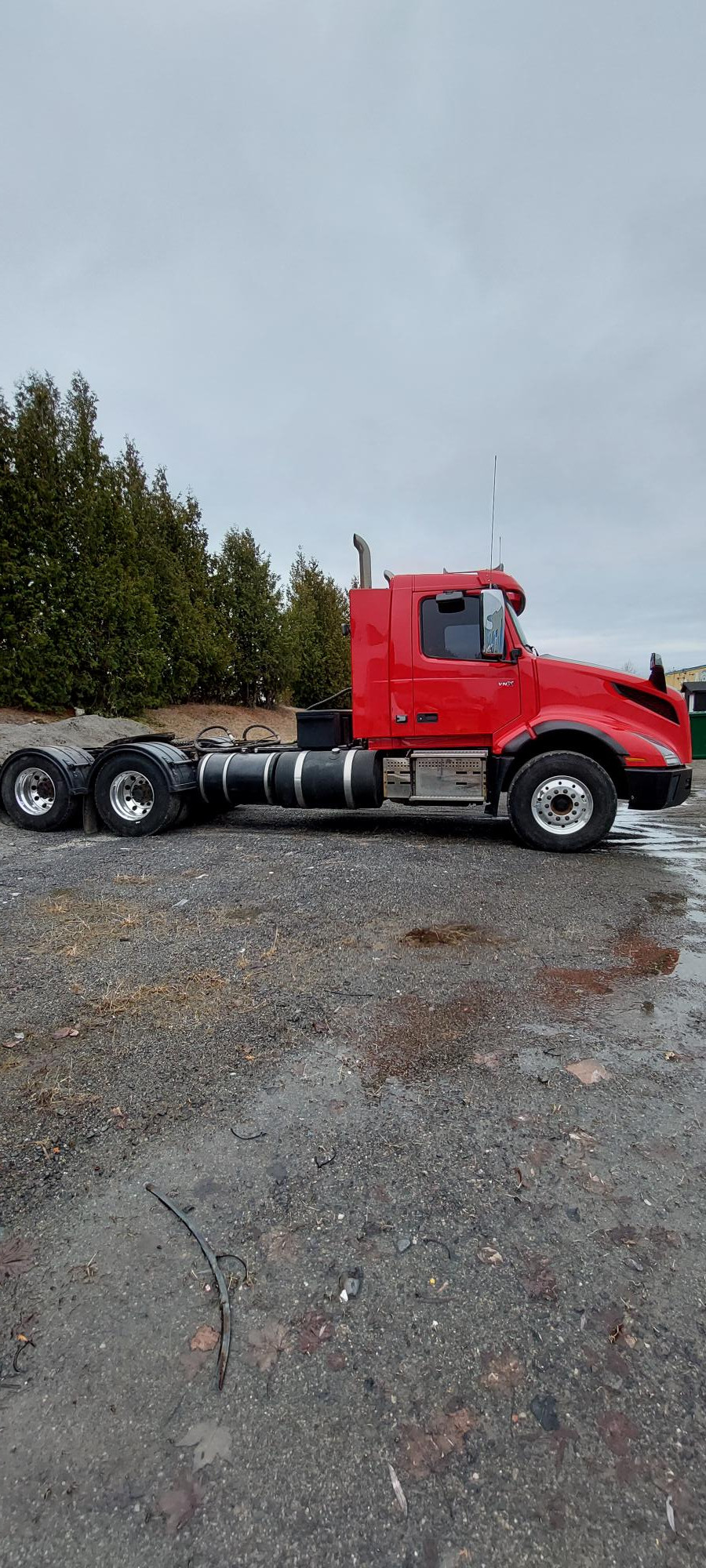 2019 Volvo VNX 300 Highway Tractor - 4V4NC9EJ5KN218755 - Passenger Side.jpg