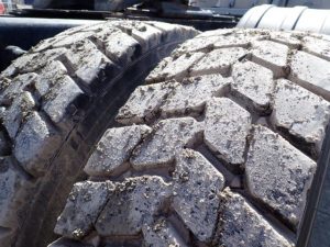 2023 Kenworth T880 Purple Tandem Axle Highway Tractor - I-3203 - Rear Tires Tread.jpg