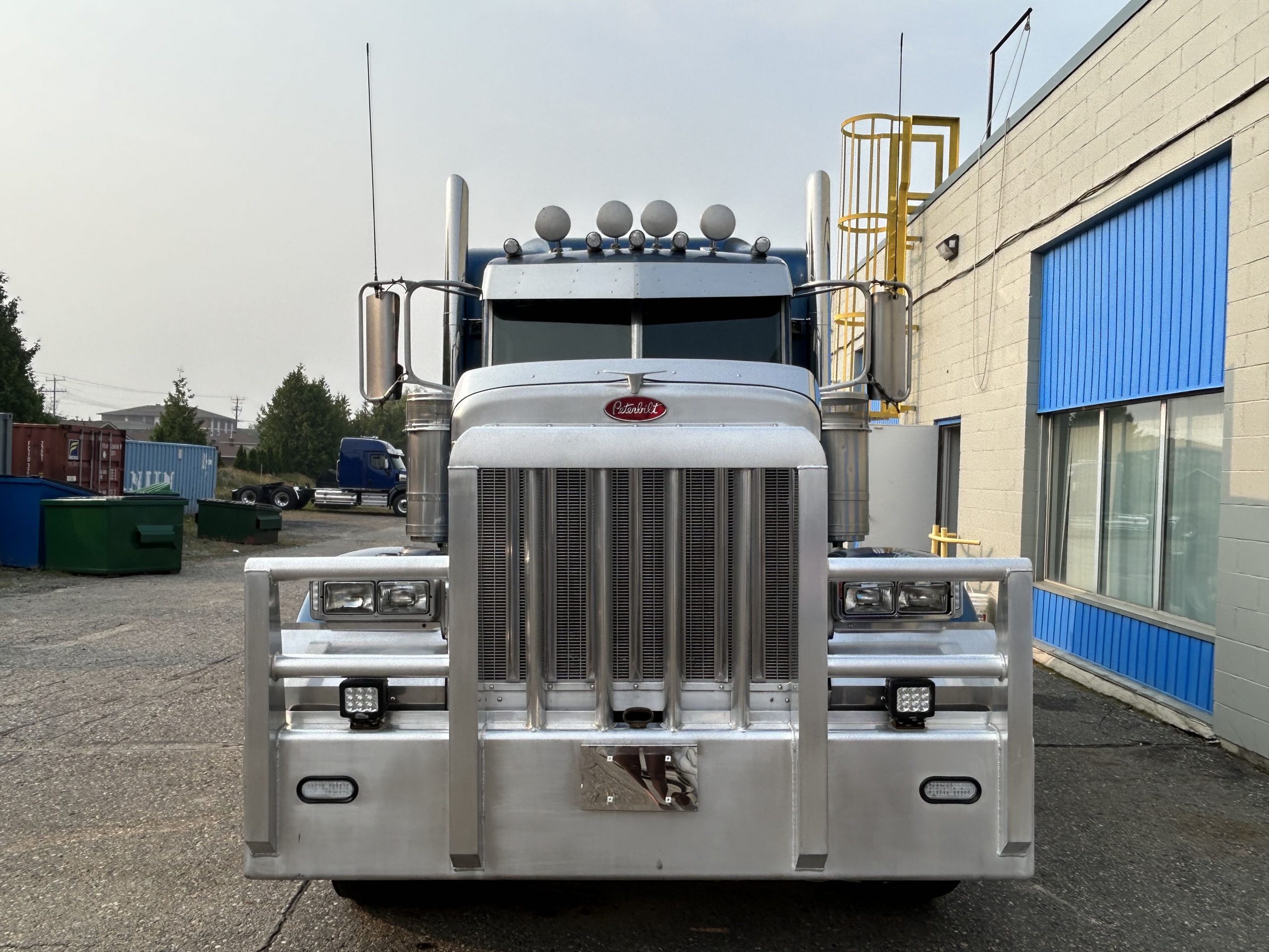 2006 Peterbilt 379 - I-3326 - Front View.jpeg