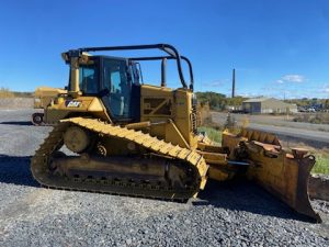 2007 CAT D6N LGP Dozer - I-3185 - Right Side.jpg